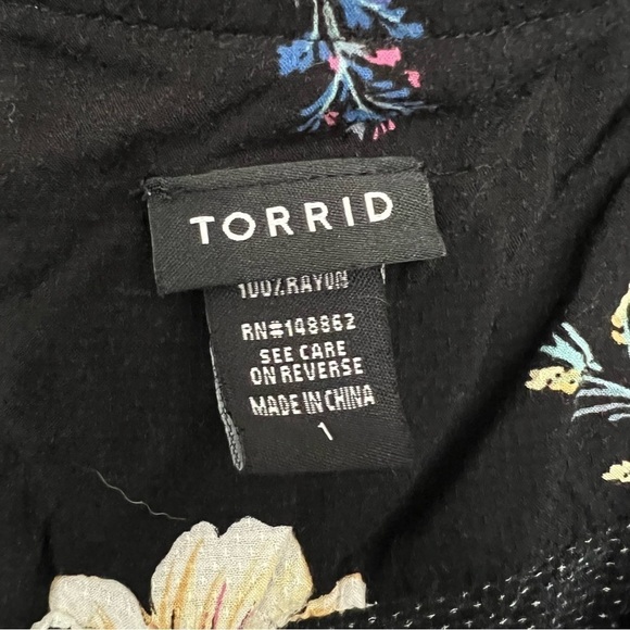 Torrid Black Floral Flutter Sleeve Blouse, 1x - Picture 2 of 7